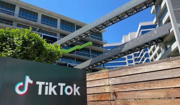 The logo of Chinese video app TikTok on the side of the company's new office space at the C3 campus in Los Angeles on Aug. 11, 2020. (Chris Delmas/AFP via Getty Images)