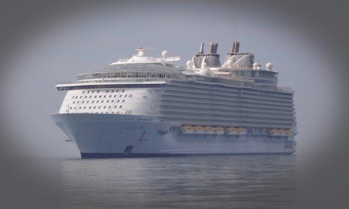 Huge ‘Ghost’ Cruise Ship Tours Lure Sightseers as Cruise Liners Remain Moored Due to COVID