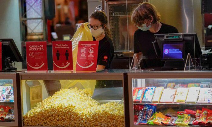 Biggest US Movie Theater Chains Drop Mask Mandates for Vaccinated Patrons