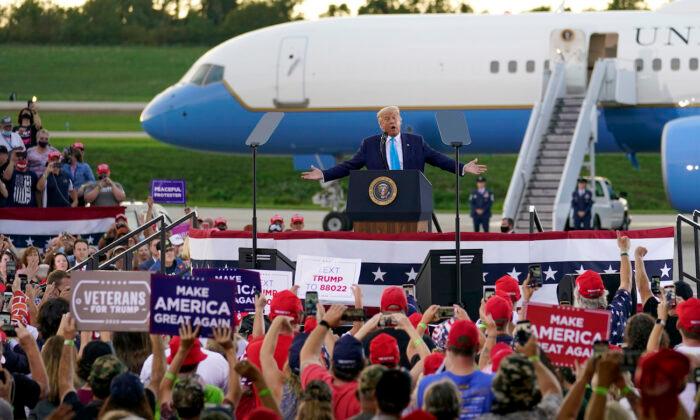 At Packed Rally in Pennsylvania, Trump Points to Concerns Over Unsolicited Mail Ballots