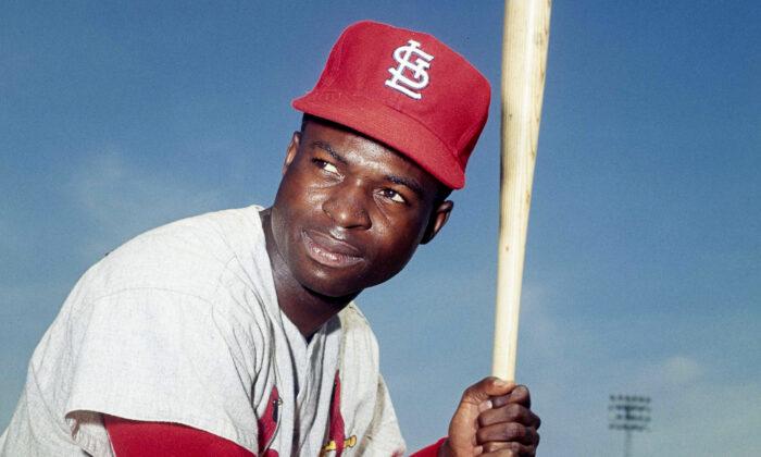 Hall of Fame Outfielder, Speedster Lou Brock Dies at Age 81