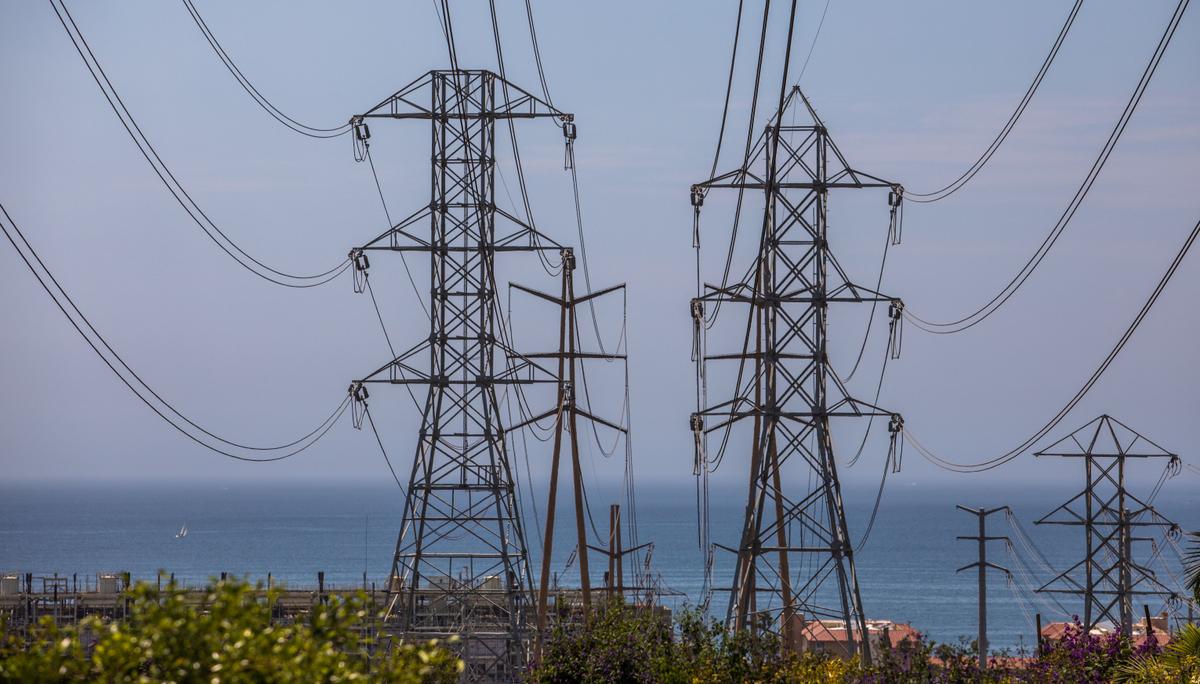 High tension towers in Redondo Beach, Calif., on Aug. 16, 2020. (Apu Gomes/AFP via Getty Images)