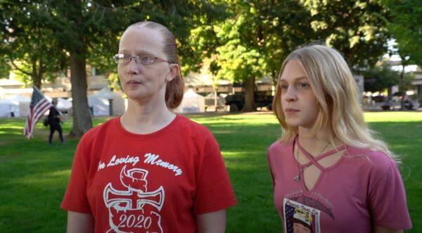 Joni van Dyne (L) and Haley van Dyne (R) speaks to The Epoch Times at a memorial for Portland shooting victim Aaron "Jay" Danielson, at Esther Short Park in Vancouver, Washington, on Sept. 5, 2020. (The Epoch Times)