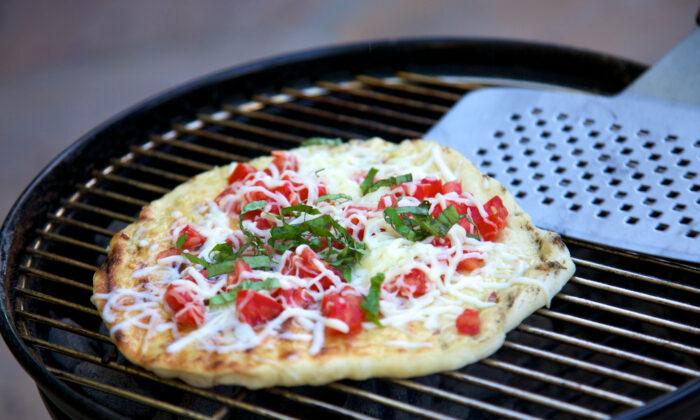 Everyday Cheapskate: Turn Your Barbecue Grill Into a Baking Oven
