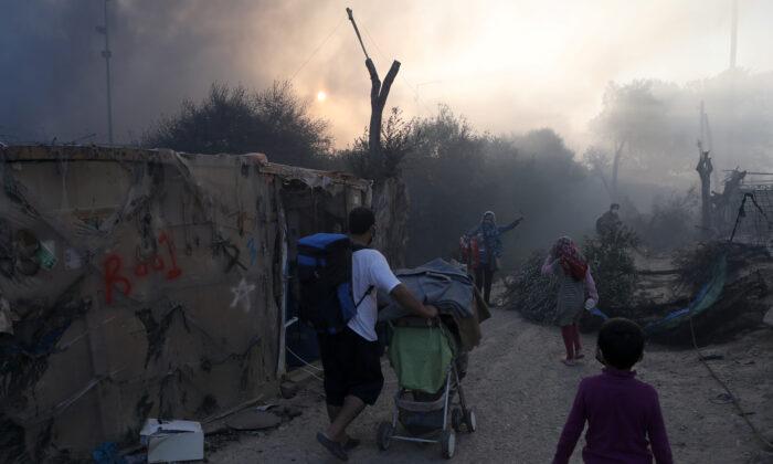 Fire Destroys Overcrowded Greek Refugee Camp, Forces Thousands to Flee