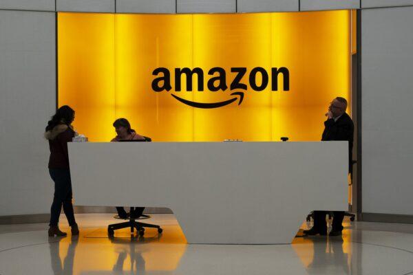 People stand in the lobby for Amazon offices in New York City, on Feb. 14, 2019. (Mark Lennihan/AP Photo)