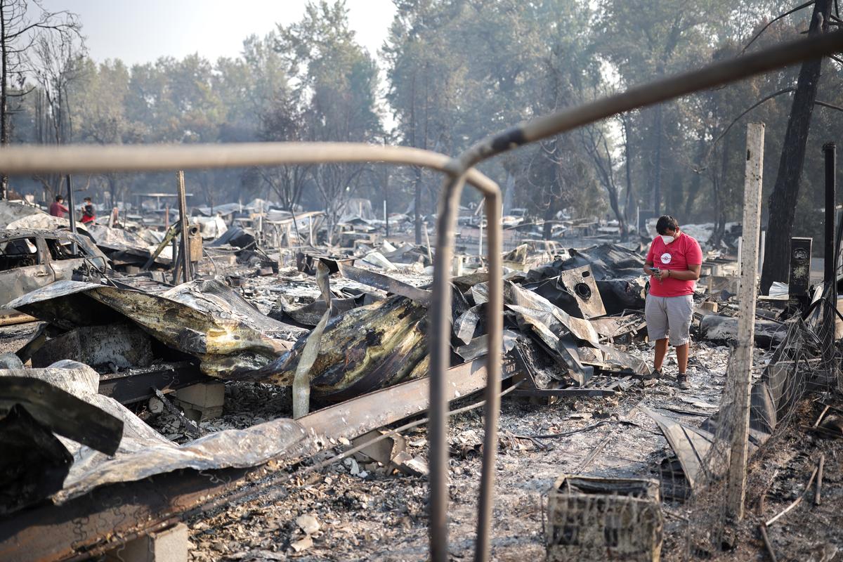 Half Million Oregonians Evacuate as Death Toll in West Wildfires Rises to 16