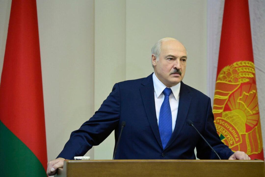 Belarusian Leader Set to Visit Russia as Protests Continue