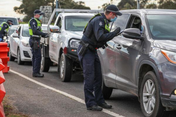 Police check permits and ID of drivers at a checkpoint in Little River for traffic coming from Melbourne into Geelong and the Bellarine Peninsula in Geelong, Australia, on Aug. 14, 2020. (Asanka Ratnayake/Getty Images)