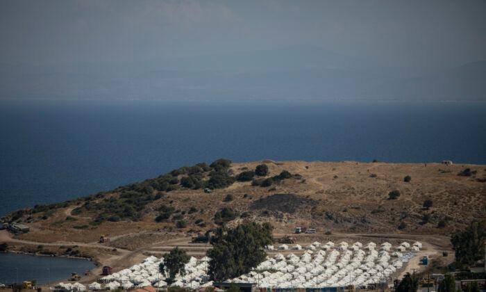 Greek PM Demands More EU Help to Handle Homeless Migrants