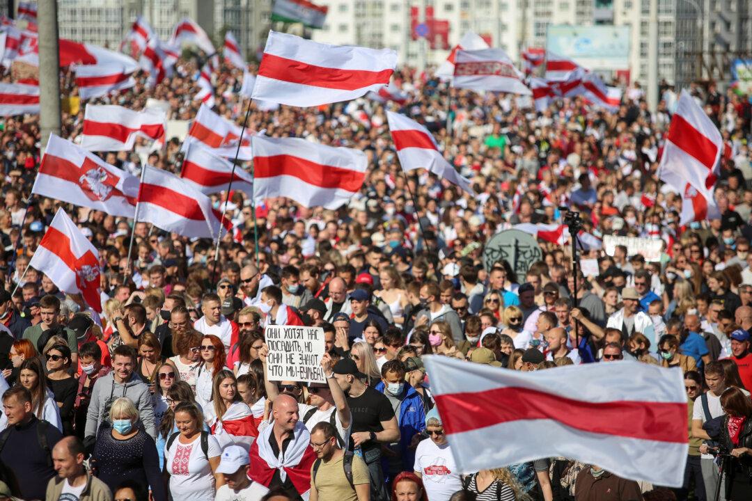 At Least 100,000 Belarus Protesters Rally Against Lukashenko