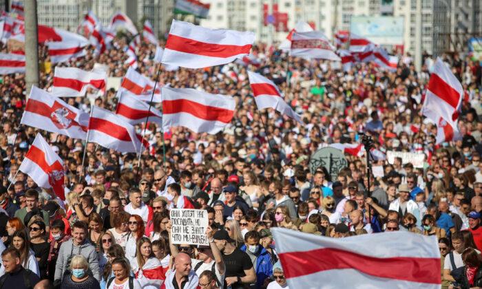 At Least 100,000 Belarus Protesters Rally Against Lukashenko