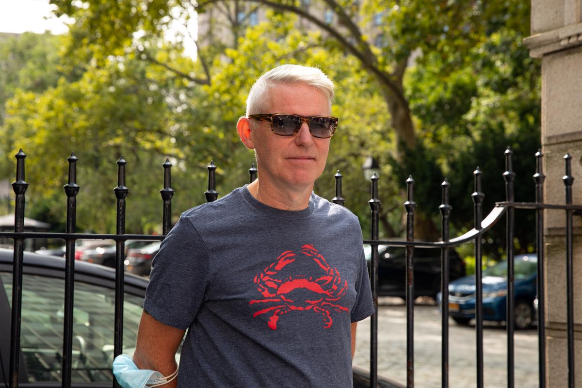 Ronan Conlon, owner of Banc Cafe, takes part in a protest organized by restaurant owners near City Hall in New York City, N.Y., on Sept. 14, 2020. (Chung I Ho/The Epoch Times)