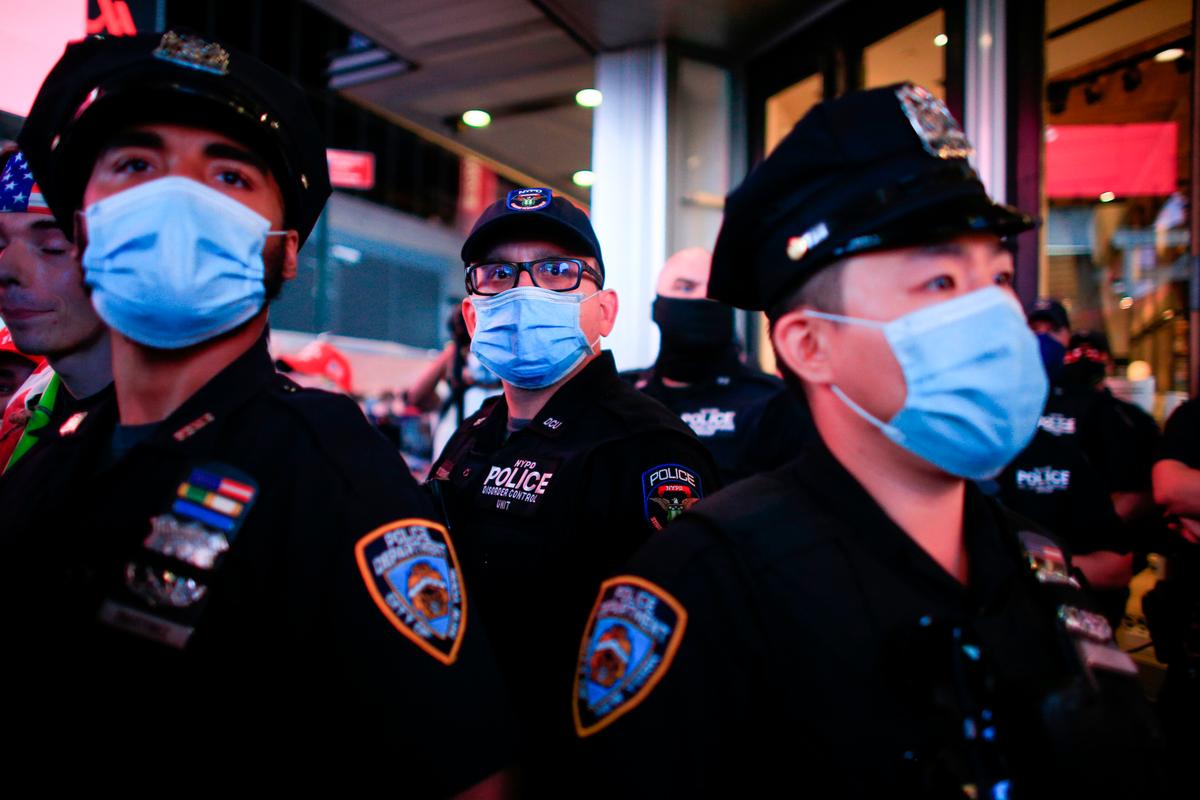 Protesters March Through New York City, 6 Arrested in Scuffle With NYPD