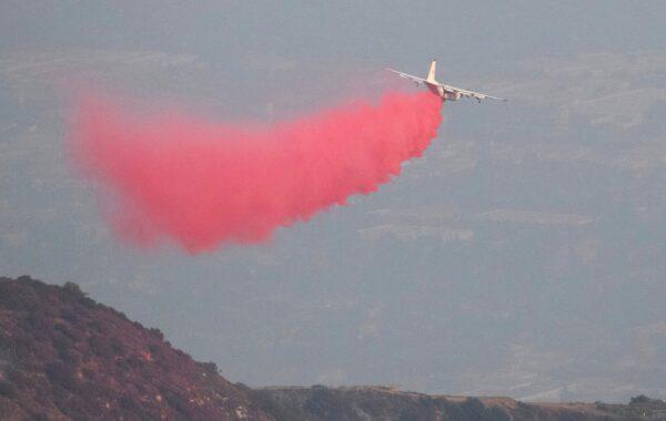 A P2V Neptune air tanker drops fire retardant on a hill near Mount Wilson Observatory while battling the Bobcat Fire in Los Angeles, Calif., on Sept. 14, 2020. (Mario Anzuoni/Reuters)