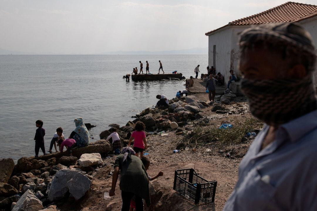 Greek Police Arrest Five Over Lesbos Fire, Migrants Resist New Camp