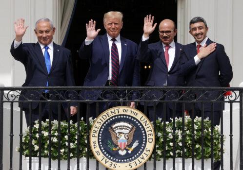 (L-R) Prime Minister of Israel Benjamin Netanyahu, U.S. President Donald Trump, Foreign Affairs Minister of Bahrain Abdullatif bin Rashid Al Zayani, and Foreign Affairs Minister of the United Arab Emirates Abdullah bin Zayed bin Sultan Al Nahyan wave from the Truman Balcony of the White House after the signing ceremony of the Abraham Accords on the South Lawn of the White House in Washington, on Sept. 15, 2020. (Alex Wong/Getty Images)