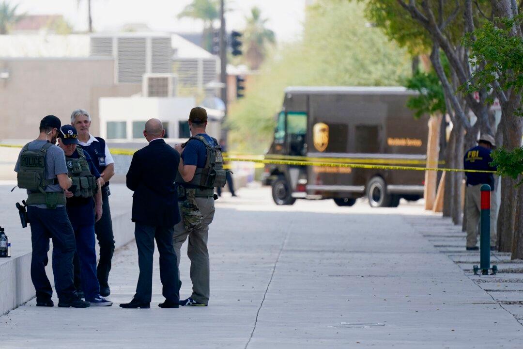 Phoenix Man Charged After Officer Shot Near Federal Courthouse