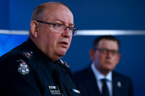 Victoria Police Chief Commissioner Graham Ashton speak to the media during a Media Conference at the Victoria Police Centre in Melbourne, Australia on Apr. 23, 2020. (Darrian Traynor/Getty Images)