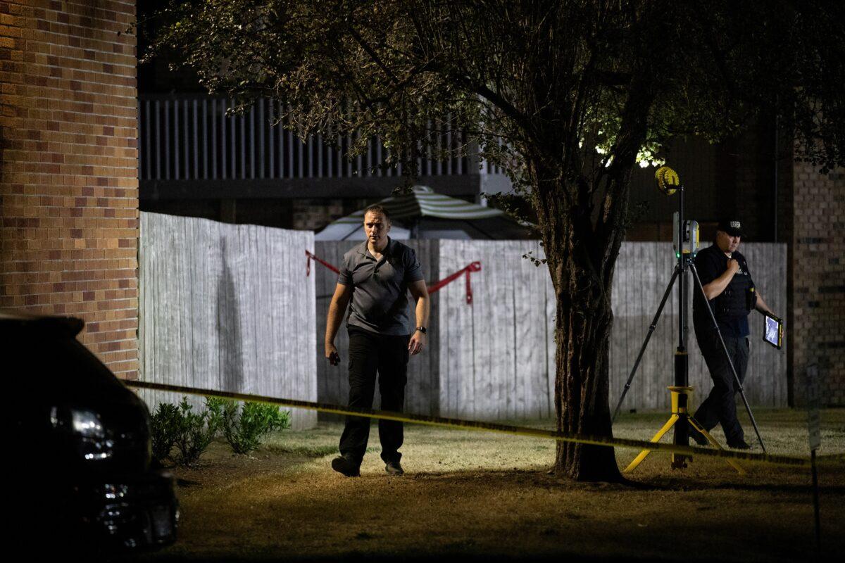 Investigators examine the scene at Tanglewilde Terrace, where law enforcement officers shot and killed a man reported to be Michael Forest Reinoehl, in Lacey, Wash., on Sept. 4, 2020. (Caitlin Ochs./Reuters)