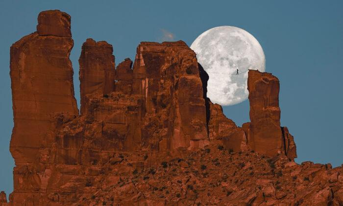 Incredible Photoshoot Shows Man Appearing to Walk on the Moon Over Utah Desert Cliffs