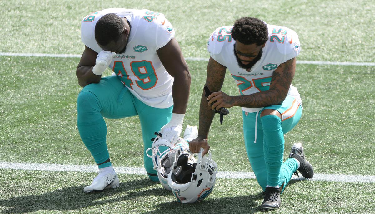 NFL Coach Mike Ditka to Kneeling Players: ‘If You Can’t Respect This Country, Get Out’