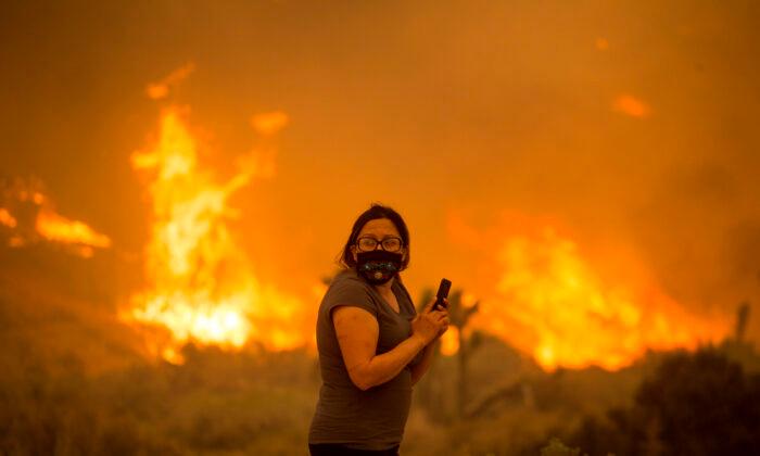 Enormous California Wildfire Threatens Desert Homes Near LA