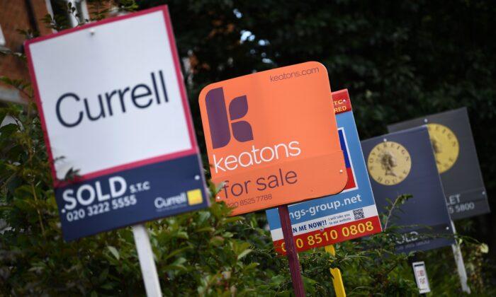 Average UK House Price Ends Year at Record £254,822