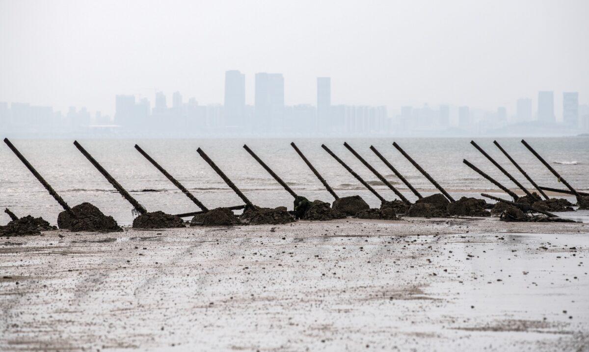 Aged anti-landing barricades are positioned on a beach facing China on the Taiwanese island of Kinmen on April 19, 2018. (Carl Court/Getty Images)