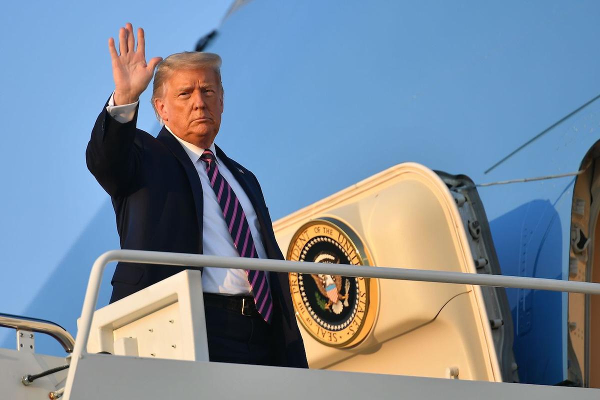  President Donald Trump boards Air Force One at Joint Base Andrews in Maryland on Sept. 22, 2020. (Mandel Ngan/AFP via Getty Images)
