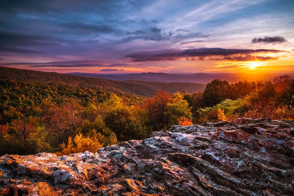 Dawn rises over Shenandoah National Park. (Vladimir Grablev/Shutterstock)