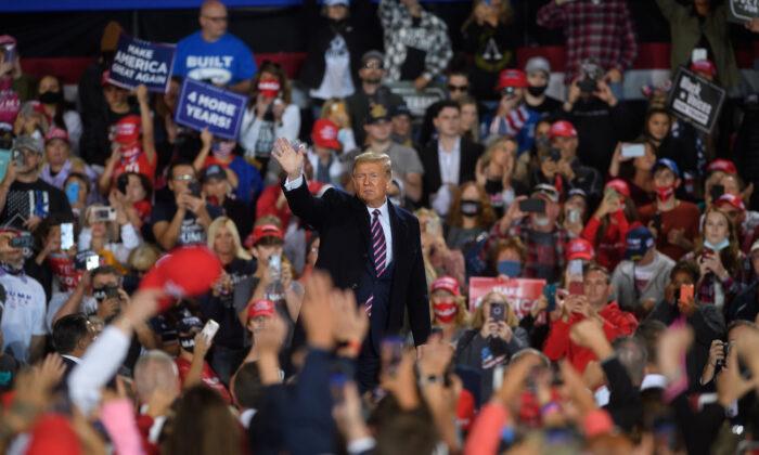 Trump Praises Energy Independence, Says He Is ‘All for Fracking’ at Packed Pennsylvania Rally