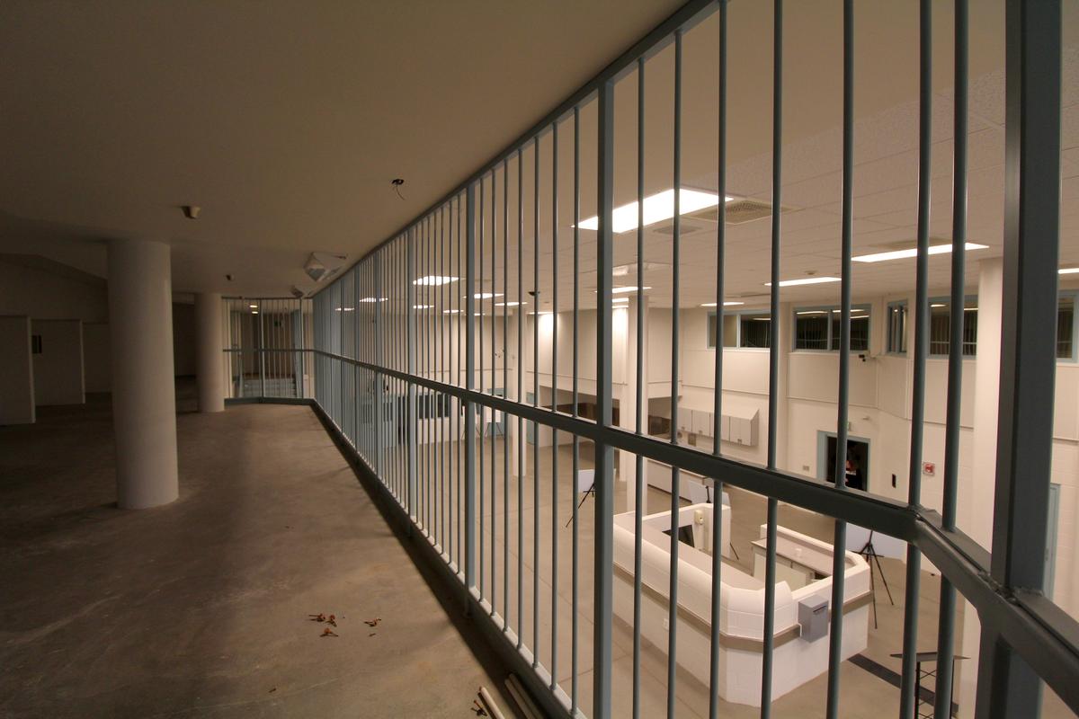 View from the second floor jail area of Wapato Correctional Facility (<a href="https://commons.wikimedia.org/wiki/File:Wapato_Correctional_Facility_upper_floor.jpg">Graywalls</a>/CC BY-SA 4.0)