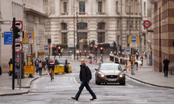 A man crosses the road in the City of London financial district amid the outbreak of COVID-19, in London, Britain, on Sept. 23, 2020. (John Sibley/Reuters)