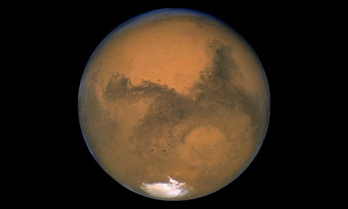 Salty Lake, Ponds May Be Gurgling Beneath South Pole on Mars