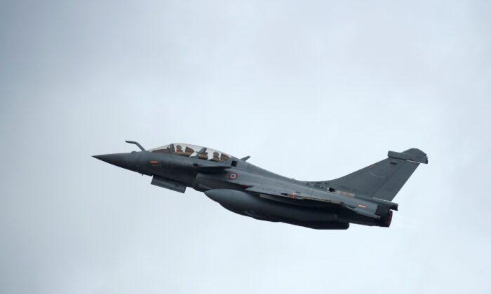 French Jet’s Sonic Boom Shakes Paris, Disrupts Tennis