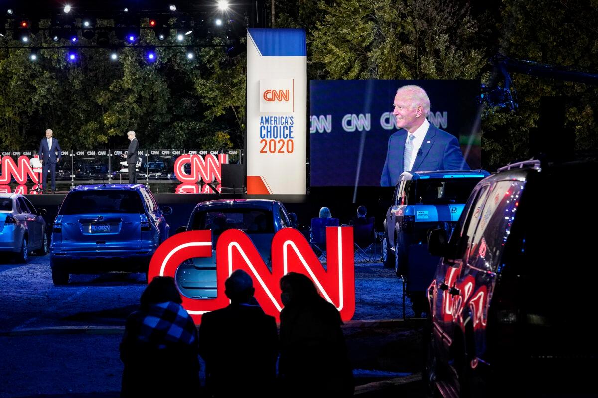 Audience members listen as Democratic presidential nominee Joe Biden participates in a CNN town hall event in Moosic, Penn., on Sept. 17, 2020. (Drew Angerer/Getty Images)