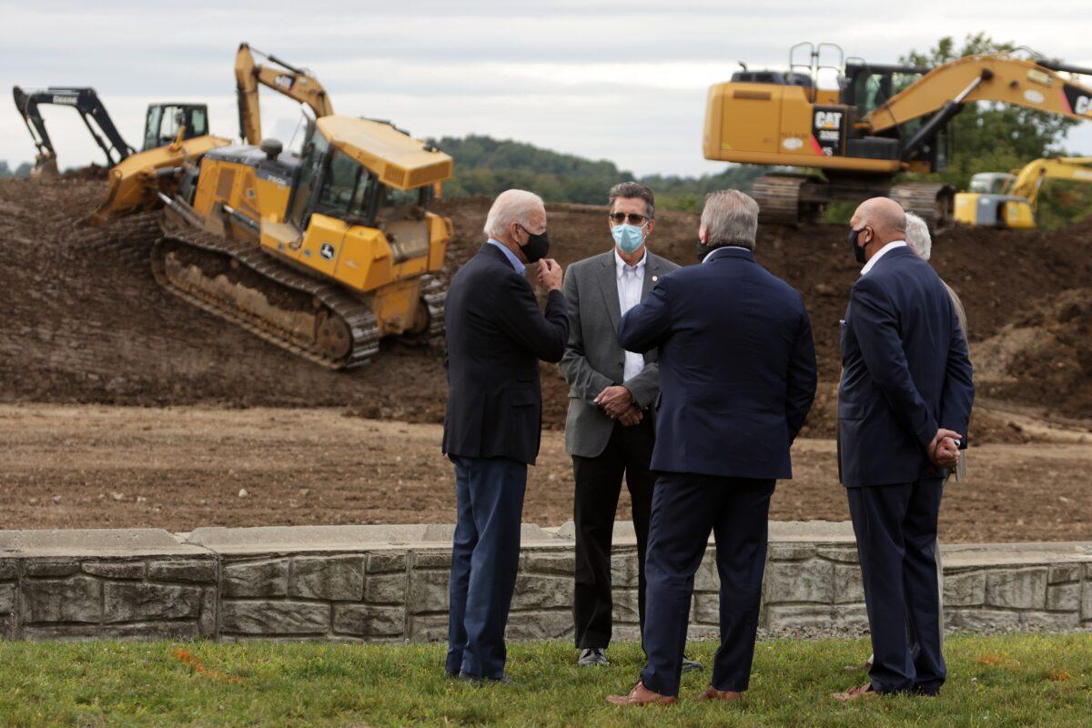 Democratic presidential nominee Joe Biden talks to union leaders during a campaign stop at International Union of Operational Engineers Local 66 Heavy Equipment Operator Training School in New Alexandria, Pa., Sept. 30, 2020. (Alex Wong/Getty Images)