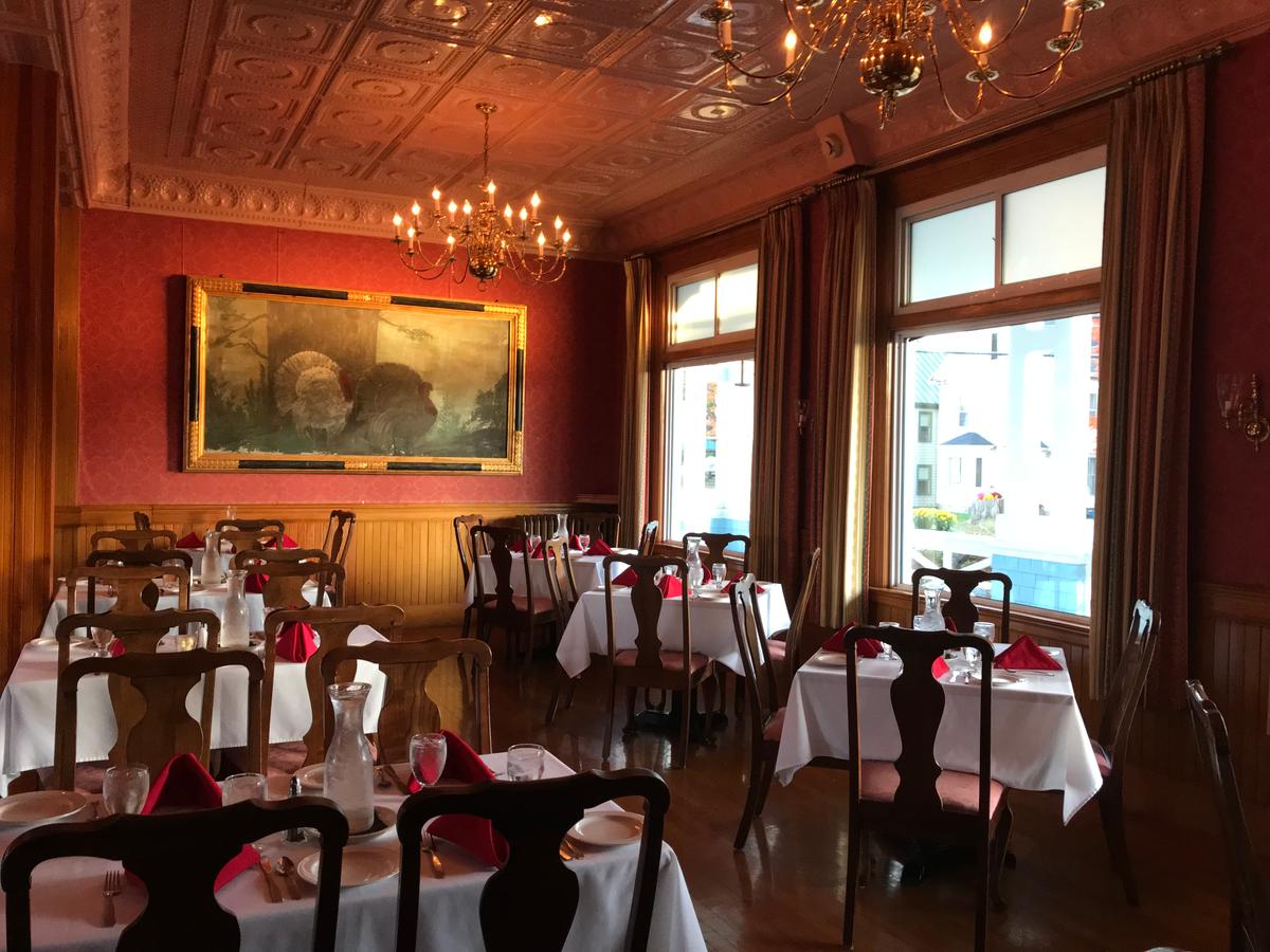 The Rangeley Inn's dining room. (Courtesy of the Rangeley Inn)