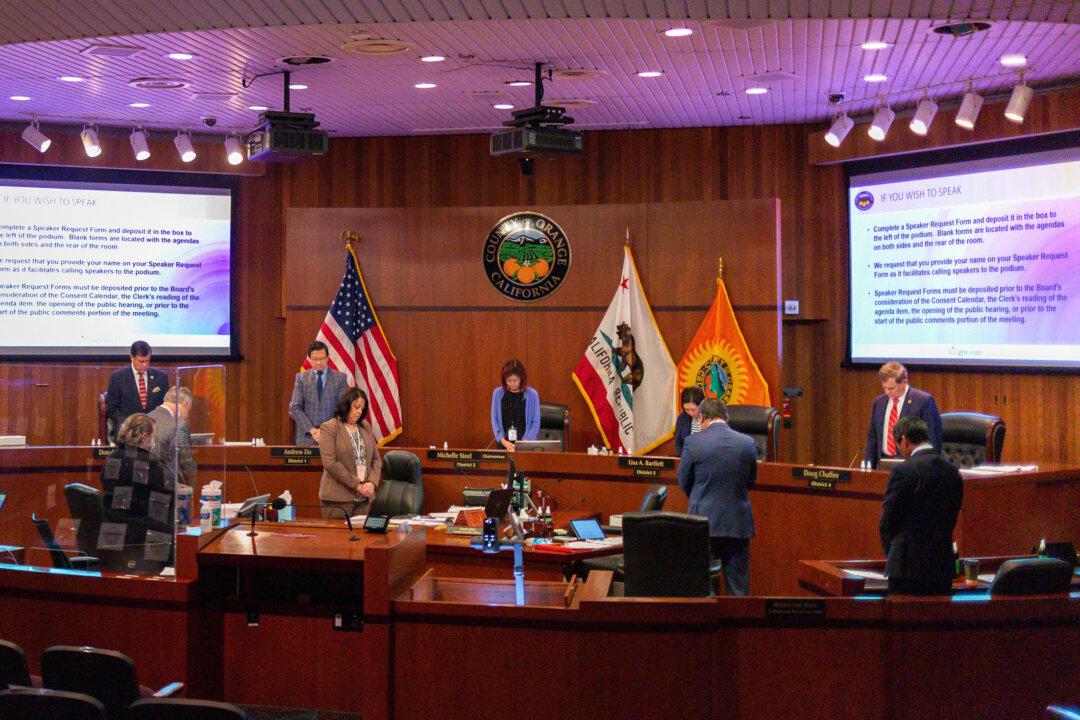 Supervisors Discuss Vaccines, Shutdown at Orange County Board Meeting