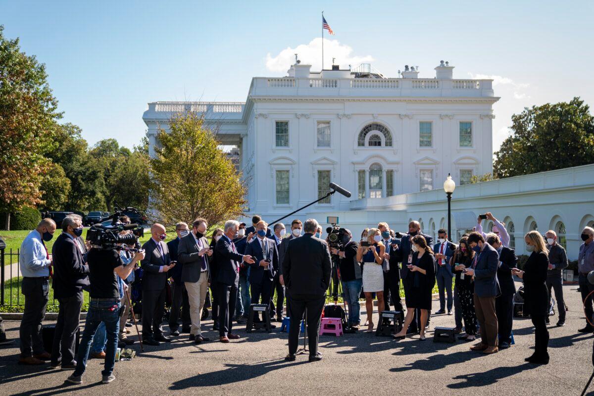  White House chief of staff Mark Meadows talks to a gaggle of reporters outside the White House in Washington on Oct. 2, 2020. (Drew Angerer/Getty Images)