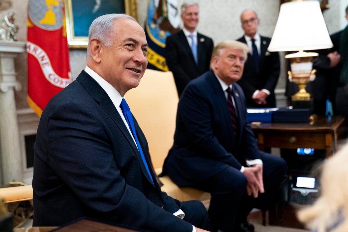 Prime Minister of Israel Benjamin Netanyahu, left, meets with U.S. President Donald Trump at the White House in Washington on Sept. 15, 2020. (Doug Mills/Pool/Getty Images)
