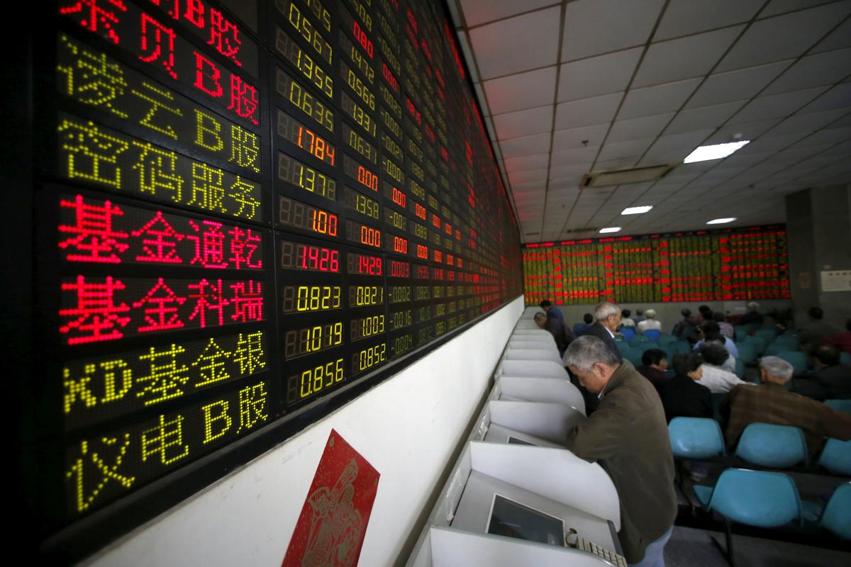 Wall Street, Central Bank Policy Pushing Investors to Chinese Bond Market