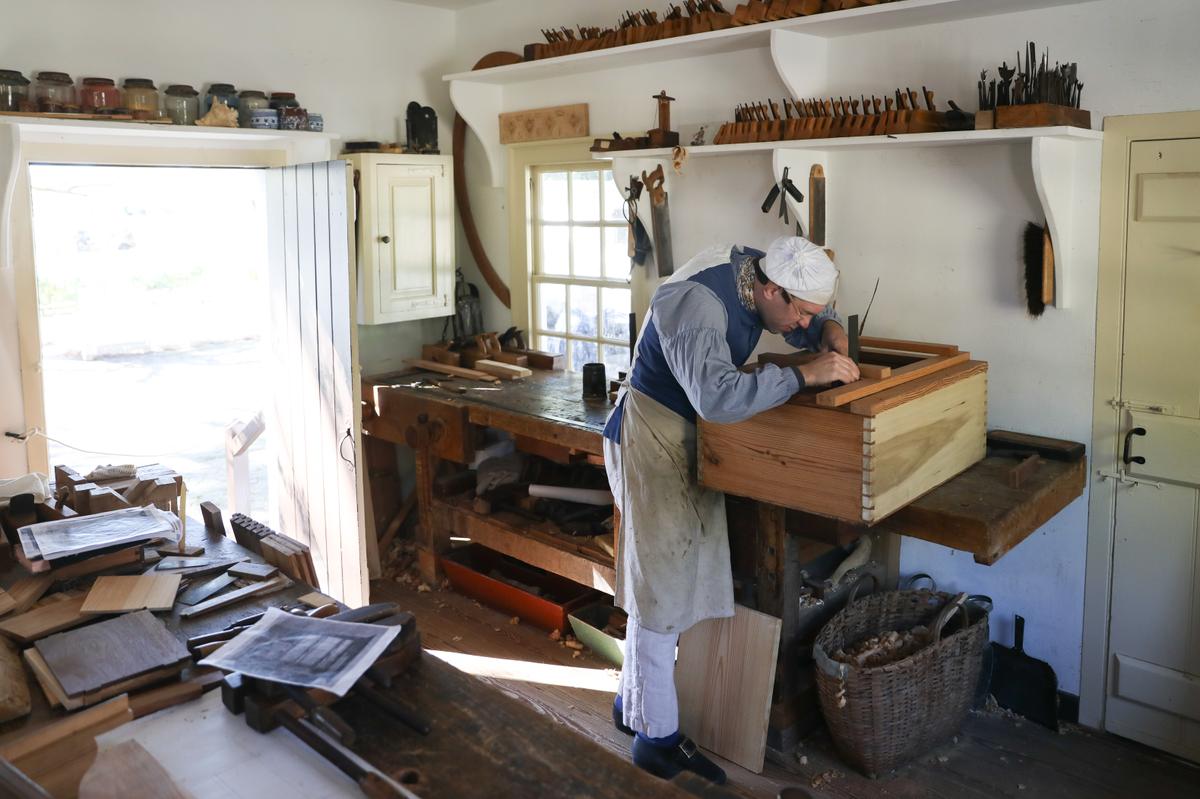 The woodshop at Colonial Williamsburg. (Samira Bouaou/The Epoch Times)