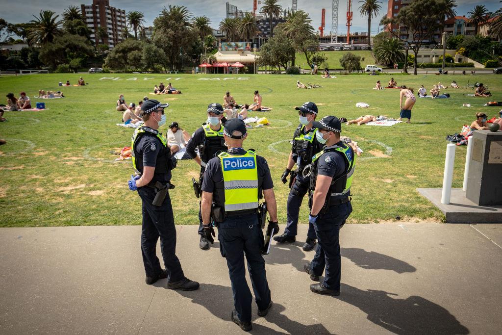 Five Police Officers Forcibly Detain Woman During Arrest at Melbourne Beach