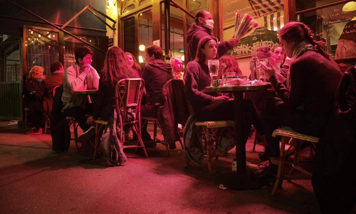 Paris on Maximum Virus Alert, Closing Bars, Not Restaurants