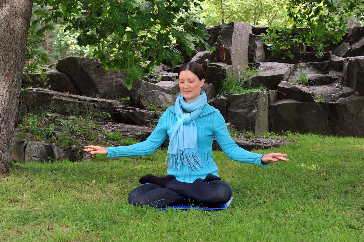 Anna practicing the fifth exercise of Falun Dafa. (Courtesy of Heikki Reponen)