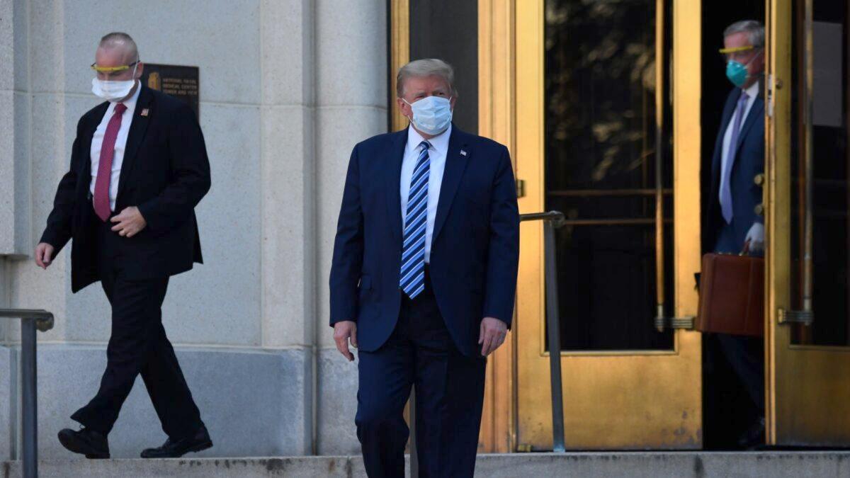 President Donald Trump walks out of Walter Reed Medical Center in Bethesda, Maryland walking to Marine One on Oct. 5, 2020, to return to the White House after being discharged. (Saul Loeb/AFP via Getty Images)