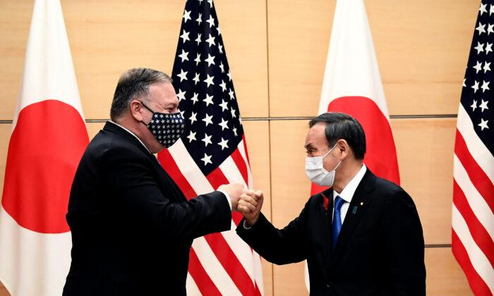 Pompeo Praises Japan PM Suga as ‘Force for Good’ During Visit to Discuss China