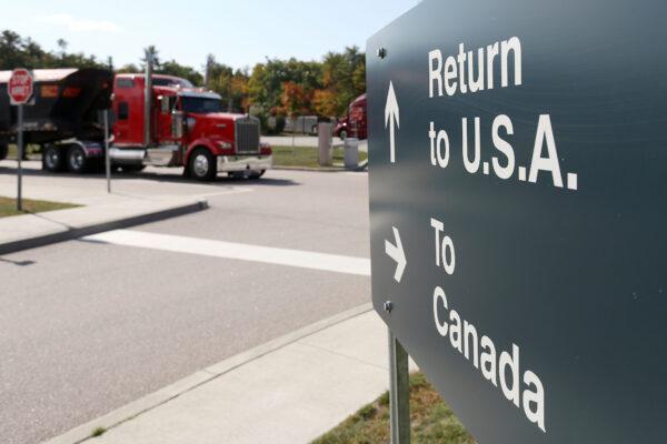 A truck leaves the Canada-United States border crossing at the Thousand Islands Bridge, which remains closed to non-essential traffic to combat the spread of the coronavirus disease (COVID-19) in Lansdowne, Ontario, Canada September 28, 2020. (Reuters/Lars Hagberg/File Photo)